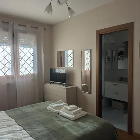 Domus Prampolini - Private Parking Rom